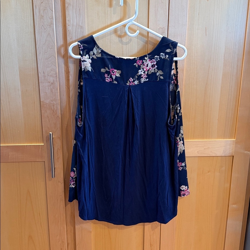 Tempted Hearts Floral V-Neck Blouse - Navy and Pink 2XL EUC - Picture 3 of 3
